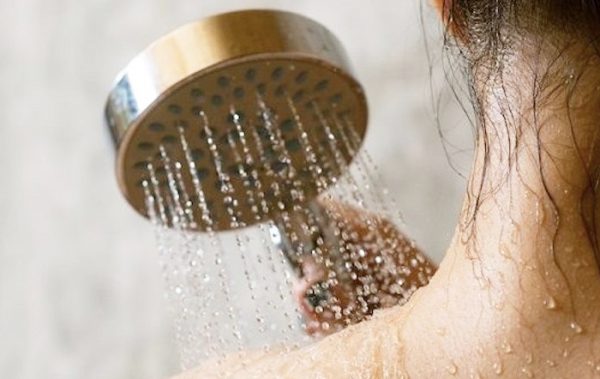 Hình ảnhKinh nghiệm sau sinh bao lâu được tắm nước lạnh?